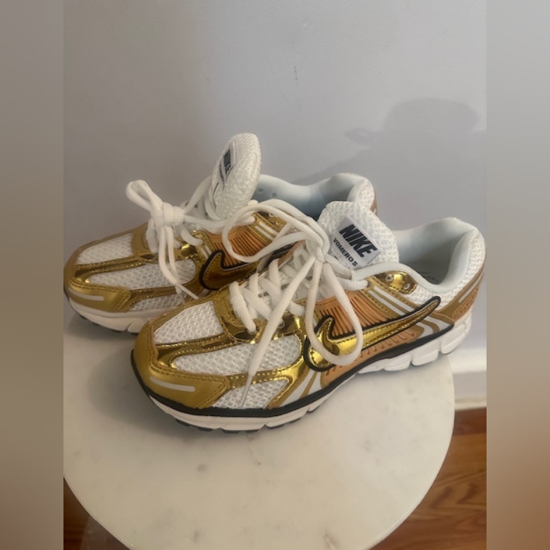 Nike Women's White & Gold Running Sneakers